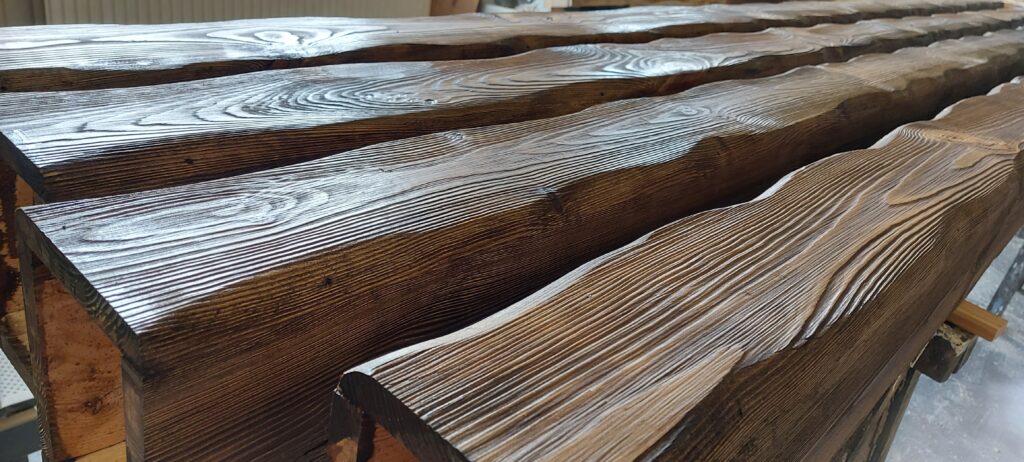 Belki rustykalne - obudowy drewniane
